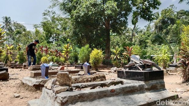 perusakan makam di banyuwangi