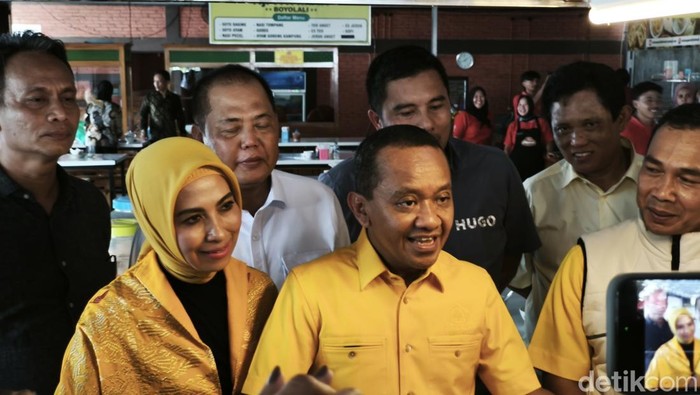 Ketua Umum Partai Golkar Bahlil Lahadalia, saat ditemui awak media di warung makan Soto Fatimah Kecamatan Colomadu, Kabupaten Karanganyar, Kamis (21/11/2024).