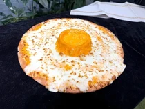 Wow! Gerai Ini Jual Pizza Pakai Topping Keju 1 Kg