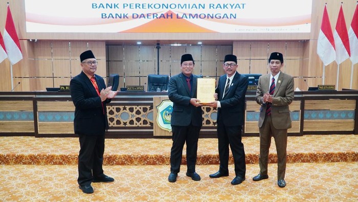 Plt Bupati Abdul Rouf mengajak anggota DPRD Lamongan untuk mengawal program pembangunan