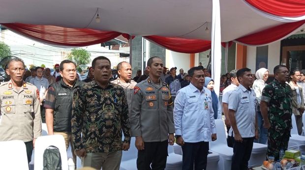 Polisi hingga KPU Jakarta Barat menggelar simulasi pemungutan dan penghitungan suara Pilkada Jakarta.