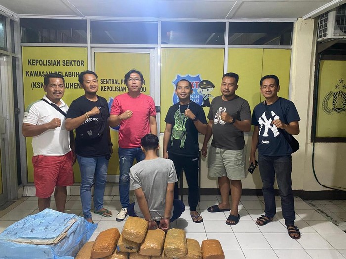 Polisi menggagalkan penyelundupan 11 kg ganja lewat ekspedisi