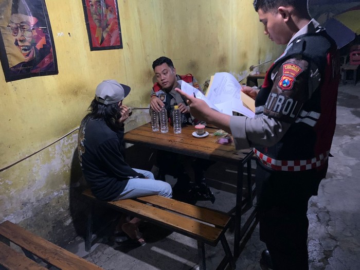 POlres Lamongan amankan miras ilegal saat patroli