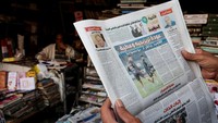 Serbuan dunia digital kian mengancam kelangsuan kios korannya.