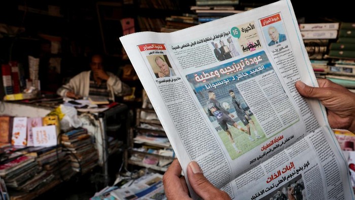 A man reads a newspaper in Edward Gendy's kiosk, despite the digital shift, in Ismailia, Egypt, November 18, 2024. REUTERS/Mohamed Abd El Ghany