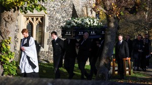 Upacara pemakaman Liam Payne, mantan anggota boyband legendaris One Direction digelar di St Marys Church Amersham, London, Inggris, Rabu (20/11/2024) waktu setempat secara tertutup. (REUTERS/Toby Melville)