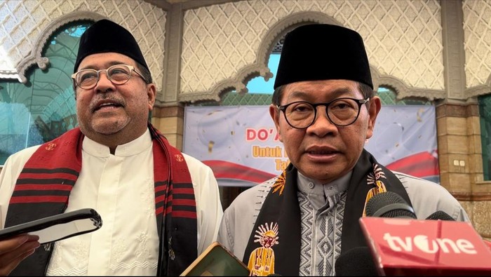 Pramono Anung dan Rano Karno di Masjid Polda Metro Jaya