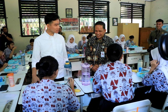 Program Makan Bergizi Gratis di SMKN 3 Kota Tangerang Dipuji Gibran