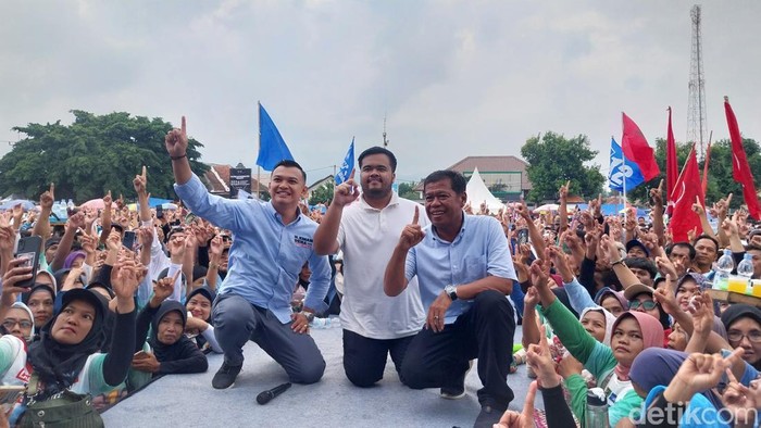 Saat putra sulung Politikus Partai Gerindra Maruarar Sirait, yakni Yoshua Sirait promosikan Paslon Eman-Dena