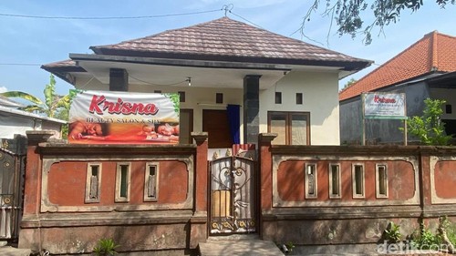 Suasana kontrakan tempat prostitusi yang berkedok salom di wilayah Jasri Kaler, Kelurahan Subagan, Kecamatan Karangasem, Kamis (21/11/2024). (I Wayan Selamat Juniasa/detikBali)