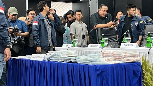 Satgas Pemberantasan Perjudian Daring menyita uang Rp 13 miliar dan barang bukti lainnya di kasus judi online.