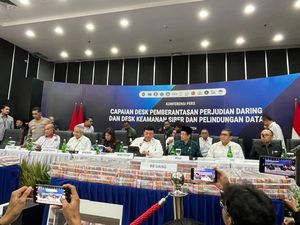 Penampakan Barang Bukti Uang Rp 13 Miliar hingga HP di Kasus Judi Online