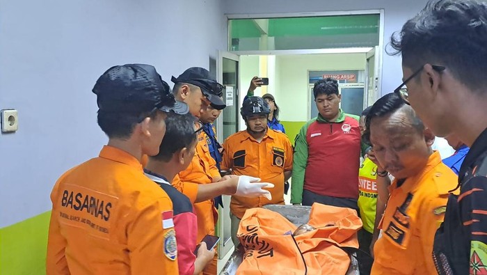 Seorang balita terbawa arus saat mencari kepiting di Kali Ciluar, Bogor, Jawa Barat. Korban ditemukan tewas di Kali Kanal Barat, Tomang, Jakarta Barat. (dok Istimewa)