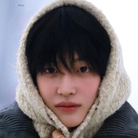 Belum lama debut, Wonbin RIIZE langsung mencuri perhatian netizen Jepang. Ia mendapat julukan “Autumn Guy” karena aura misteriusnya yang cocok dengan suasana musim gugur. Foto: Instagram