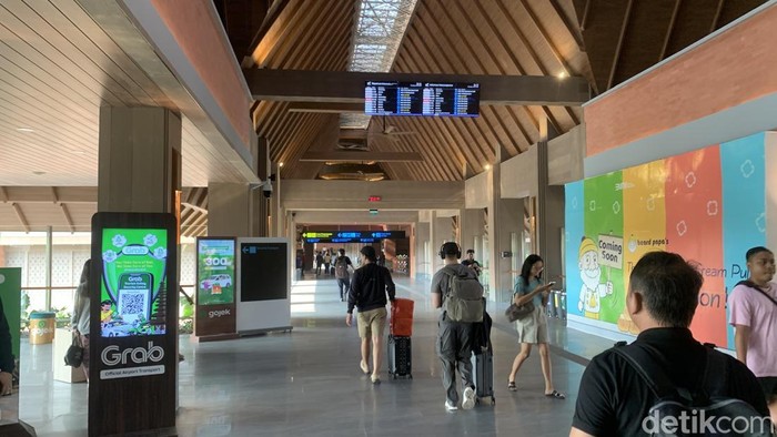 Suasana gedung baru terminal domestik Bandara Internasional I Gusti Ngurah Rai, Bali, Kamis (21/11/2024). (Foto: Rizki Setyo Samudero/detikBali)