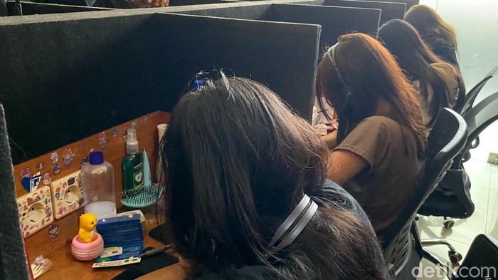 Supervisor dan telemarketing judi online diamankan polisi di Bandung