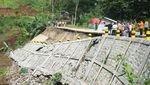 Talud Jalan di Tulungagung Amblas Gegara Hujan Deras