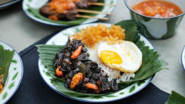 Tempat makan nasi cumi hitam