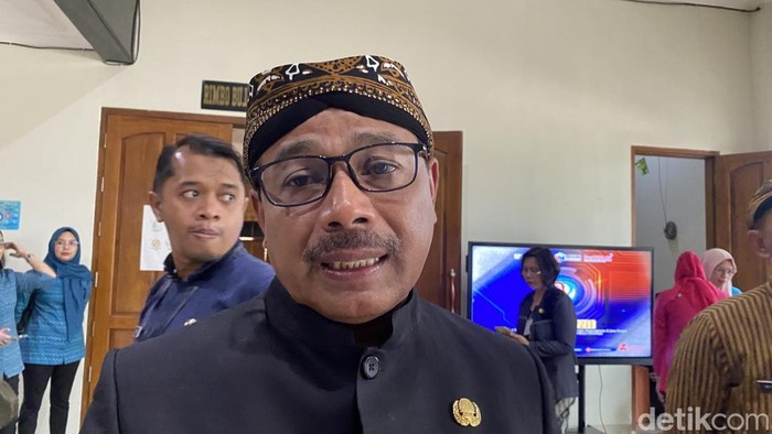 Kepala Disnakertrans Jateng Ahmad Aziz di Kantor Disnakertrans Jateng, Kecamatan Semarang Selatan, Kamis (21/11/2024).