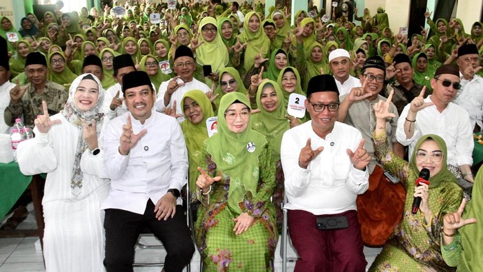 Yoyok Sukawi-Joko Santoso (Yoyok-Joss) di Ponpes Asshodiqiyah, Kamis (21/11/2024)