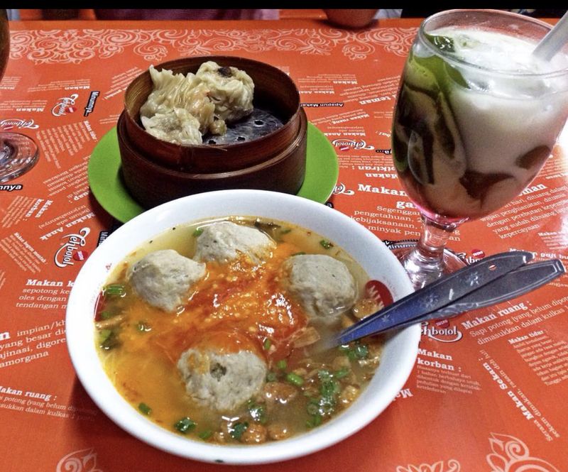 10 Kuliner Legendaris yang Enak dan Murah di Pujasera Blok S