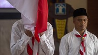 Mereka juga berjanji mengikuti proses deradikalisasi di lapas.  