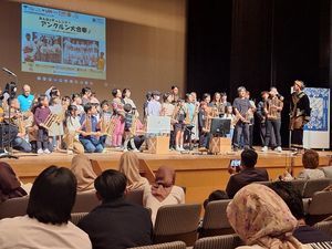 Secercah Asa dan Kebahagiaan Siswa SLBN Cicendo Main Angklung di Jepang
