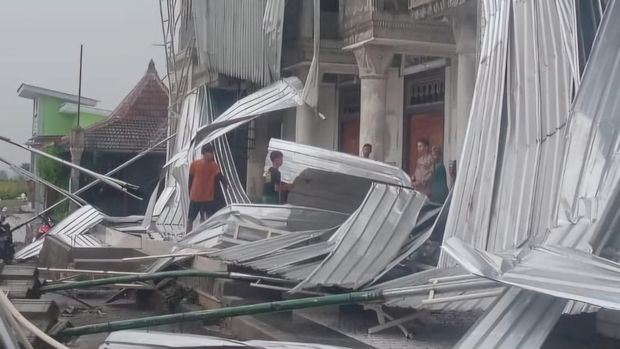 Angin kencang di Jombang