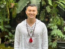 Anjasmara Produktif Jelang Usia 50 Tahun: Pelatih Yoga, Aktor, dan Produser