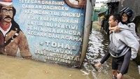 BPBD Kabupaten Bandung mencatat sebanyak dua kecamatan di Kabupaten Bandung terdampak banjir setinggi 30cm hingga 110cm akibat meluapnya Sungai Citarum. 