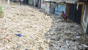 Tumpukan Sampah Akibat Banjir di Kabupaten Bandung