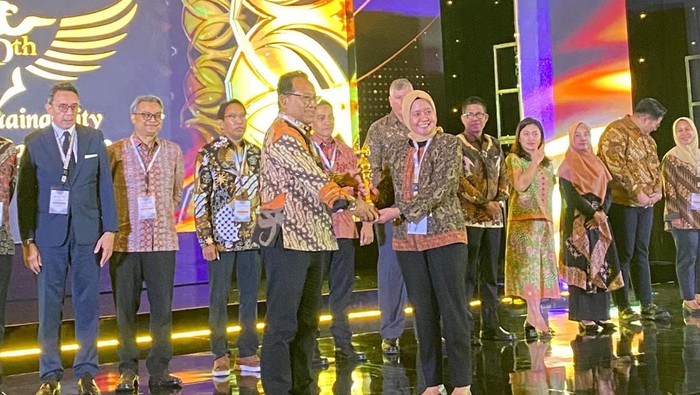 Bank Sumsel Babel meraih gold rating dalam ajang prestisius Asia Sustainability Reporting Rating (ASRRAT) 2024.