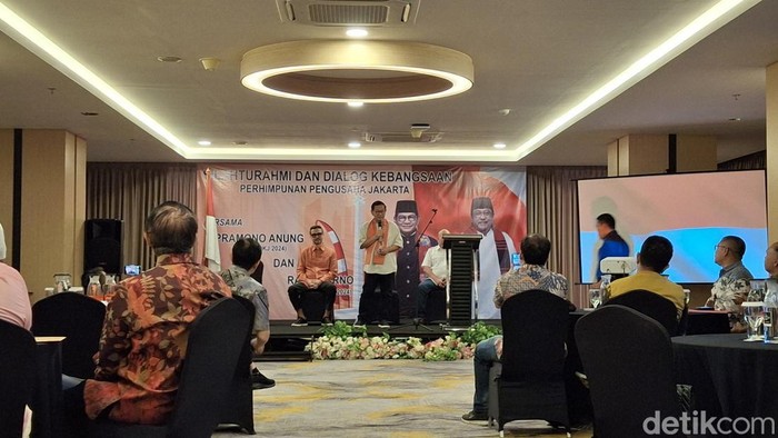 Cagub Jakarta nomor urut 3 Pramono Anung berdialog dengan perhimpunan pengusaha Jakarta di kawasan Kebayoran Lama (Taufiq S/detikcom)