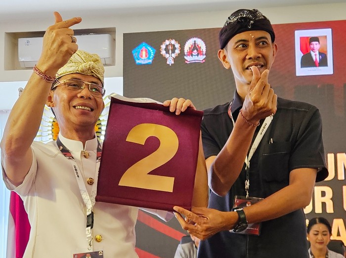 Calon Bupati (Cabup) Klungkung I Made Satria dengan Cawabup Klungkung Tjokorda Gde Surya Putra,