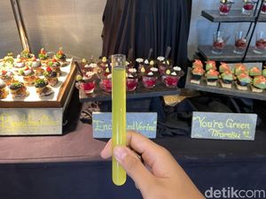 Demam Wicked, Nongkrong Kudapan Penyihir di Dekat Stasiun Cikini