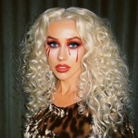 Beberapa orang menduga ia melakukan operasi facelift. Tapi Dr. Joel Kopelman mengatakan jika mungkin Xtina menjalani perawatan non-invasif, seperti  Ultherapy, Morpheus8, laser atau chemical peeling secara rutin yang membuatnya tetap awet muda.  Foto: Instagram @xtina