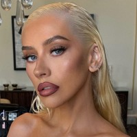 Selain lebih kurus, wanita yang juga dikenal sebagai Xtina itu juga disoroti karena perubahan wajahnya. Ia tampak lebih muda bahkan beberapa menyebut tidak mengenali wanita 43 tahun tersebut. Ada yang mengatakan jika Christina tampil lebih baik daripada dirinya 25 tahun lalu. Foto: Instagram @xtina