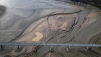 Air danau mencapat titik terendah dan mengancam sistem ekosistem lingkungan danau.