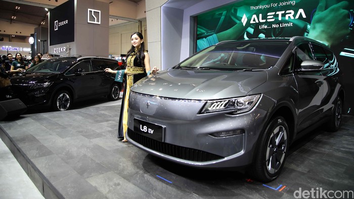 PT Aletra Mobil Nusantara meluncurkan mobil listrik Aletra L8 EV di GJAW 2024. Rival BYD M6 ini dibanderol dengan harga mulai Rp 415 juta.