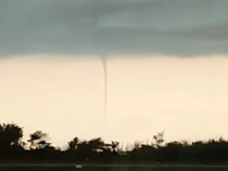 Viral! Ada Waterspout Muncul di Sisi Bandara YIA