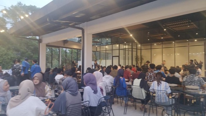 Forum diskusi generasi muda untuk melek politik