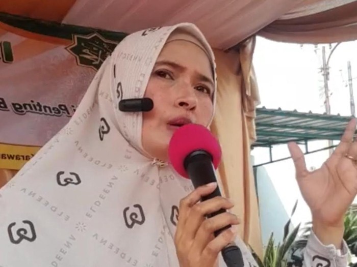 Foto Mega Aulia dulu akting di sinetron Tukang Bubur Naik Haji, kini menjadi ustazah.