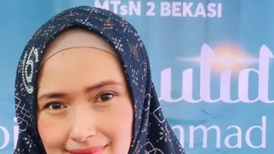 Foto Gaya Hijab Mega Aulia, Pemain Sinetron Tukang Bubur Naik Haji Jadi Sorotan