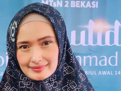 Foto Gaya Hijab Mega Aulia, Pemain Sinetron Tukang Bubur Naik Haji Jadi Sorotan