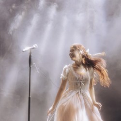 Nadin Amizah ke Oknum yang Sentuh Tubuhnya: Kalian Bukan Fans!