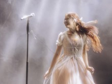 Nadin Amizah ke Oknum yang Sentuh Tubuhnya: Kalian Bukan Fans!
