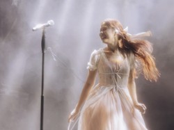 Nadin Amizah Alami Gangguan Pita Suara, Manggung Lanjut