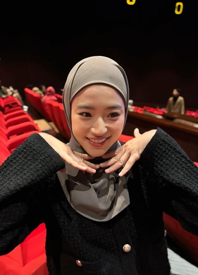 Postingan Haruka berhijab langsung mendapatkan banjir pujian dari warganet dan ada yang memanggil Haruka dengan sebutan ukhti yang artinya saudara perempuan. Cantik banget Haruka, ashadu... ucap akun @jojoelmemore.Maasyaallah Ukhti Haruka😍😂, saut akun @raiz.mo. Walaikum salam ughty haruka ❤️, timpal akun @galihndut25.Subhanallah ukhty 😍, ujar akun @yudis_512. Foto: Dok. Instagram @haruuuu_chan.