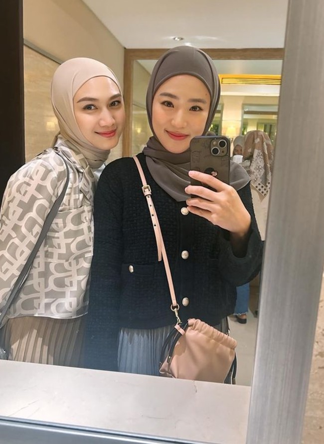 Dalam keterangan postingannya, hijab yang dipakai Haruka dari sahabatnya Melodi Laksani. Haruka menggunakan hijab instan warna taro yang dibentuk simpel. Foto: Dok. Instagram @haruuuu_chan.