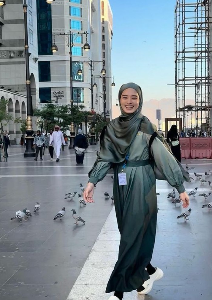 Gaya hijab Inara Rusli dan Starla Idola bak bestie.